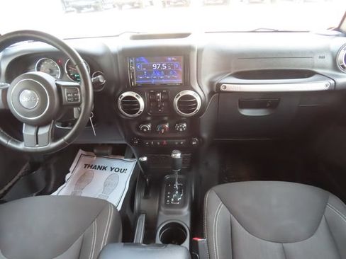 Used 2016 Jeep Wrangler Unlimited Rubicon w/ Connectivity Group AWD/4WD image 25
