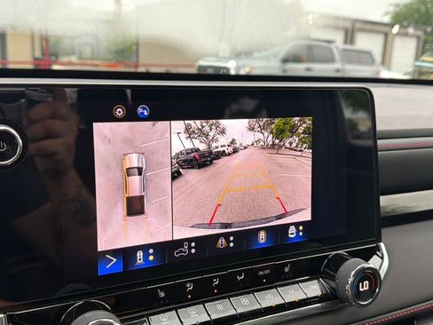 Used 2024 Chevrolet Colorado Z71 w/ Z71 Convenience Package 2 image 28