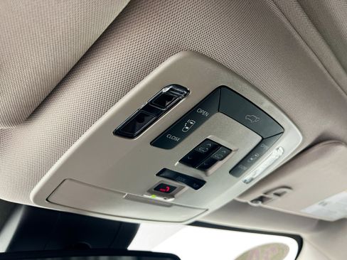 Used 2024 Toyota Sienna XLE FWD image 20