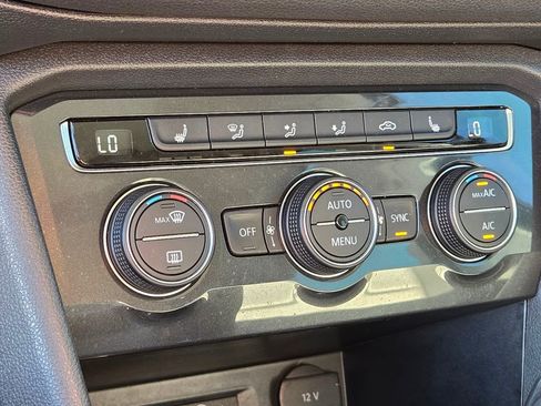 Used 2019 Volkswagen Tiguan SE w/ Panoramic Sunroof Package image 22