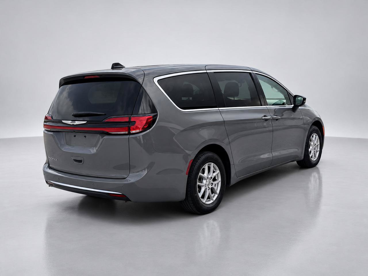 Used 2025 Chrysler Pacifica Select FWD image 5
