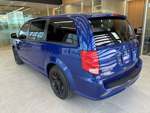 Used 2020 Dodge Grand Caravan SXT w/ Driver Convenience Group FWD image 5