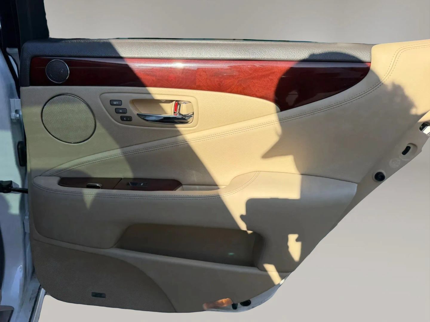 Used 2007 Lexus LS 460 RWD image 18