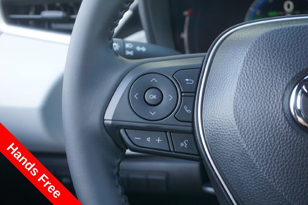 Used 2026 Toyota Corolla SE FWD image 4