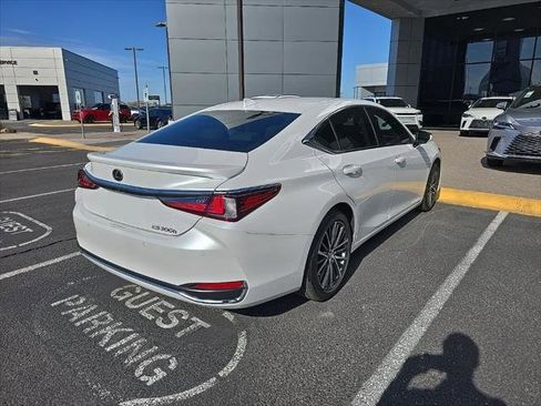 Certified 2024 Lexus ES 300h w/ Premium Package image 4