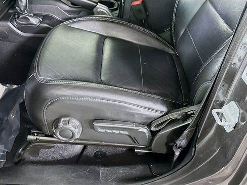 Used 2018 Jeep Wrangler Unlimited Sahara image 25