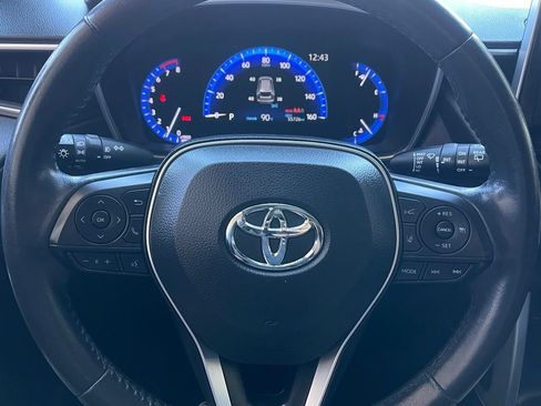 Used 2022 Toyota Corolla Cross XLE w/ Convenience Package FWD image 21