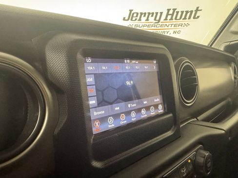 Used 2021 Jeep Wrangler Unlimited Sport AWD/4WD image 15