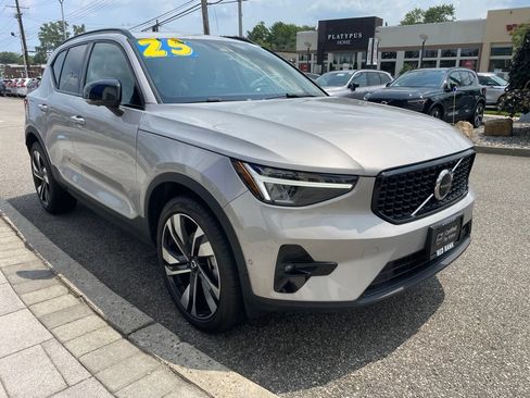 Used 2025 Volvo XC40 B5 Plus AWD/4WD image 7