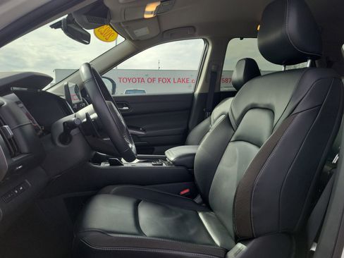 Used 2023 Nissan Pathfinder SL image 16