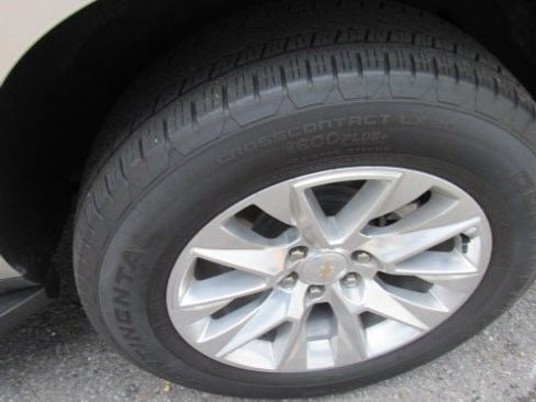 Used 2024 Chevrolet Suburban Premier image 6