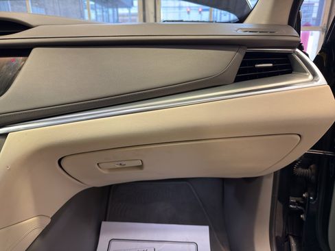 Used 2017 Cadillac XT5 Luxury image 23