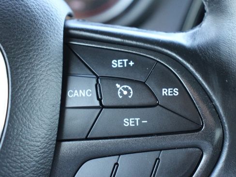 Used 2016 Dodge Challenger SXT image 20