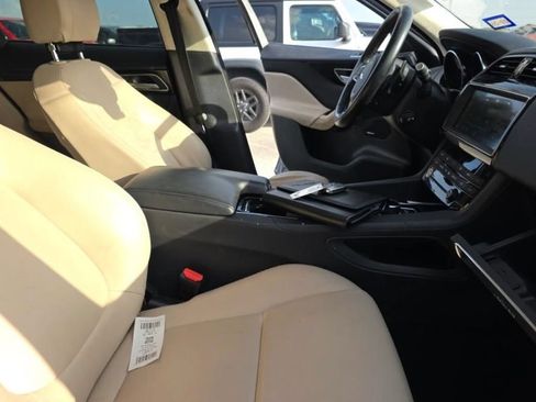 Used 2020 Jaguar F-PACE Premium AWD/4WD image 15