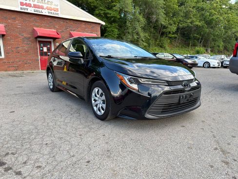 Used 2023 Toyota Corolla LE FWD image 3