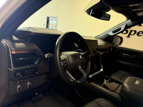 Used 2025 GMC Yukon XL Denali AWD/4WD image 14