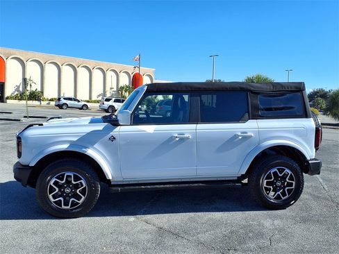 Used 2023 Ford Bronco Outer Banks image 4