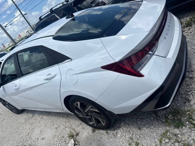 Certified 2024 Hyundai Elantra SEL w/ Convenience Package FWD image 9