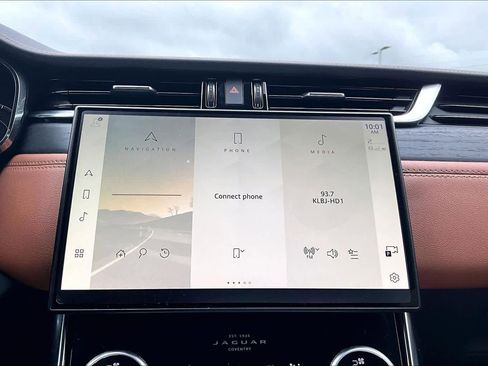 Used 2024 Jaguar XF R-Dynamic SE AWD/4WD image 34