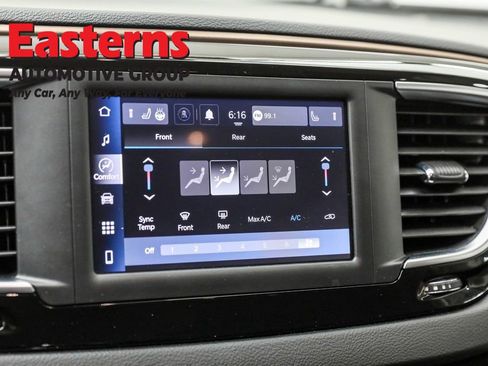 Used 2023 Chrysler Voyager LX image 19
