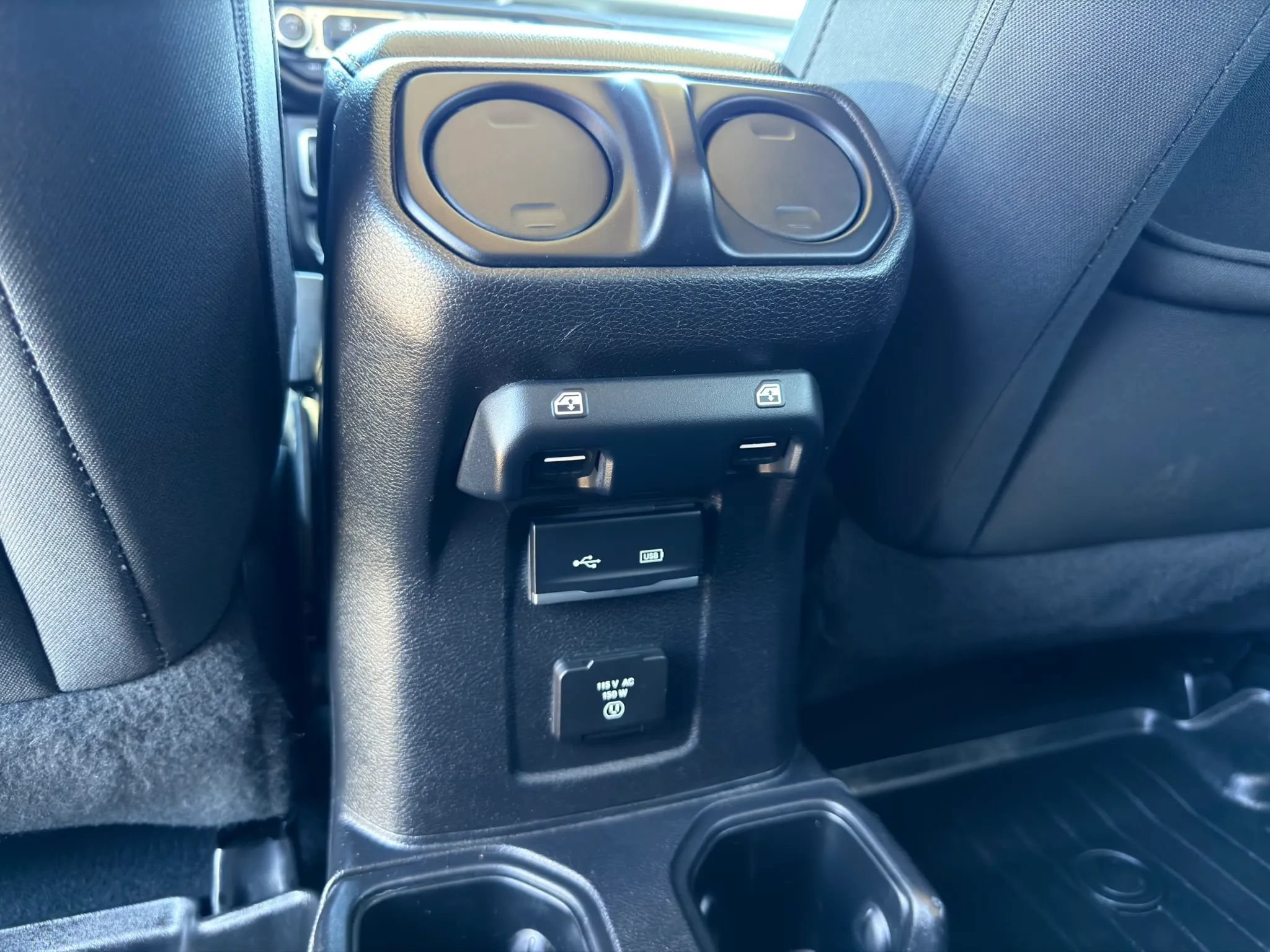 Used 2019 Jeep Wrangler Unlimited Sahara w/ Safety Group AWD/4WD image 30
