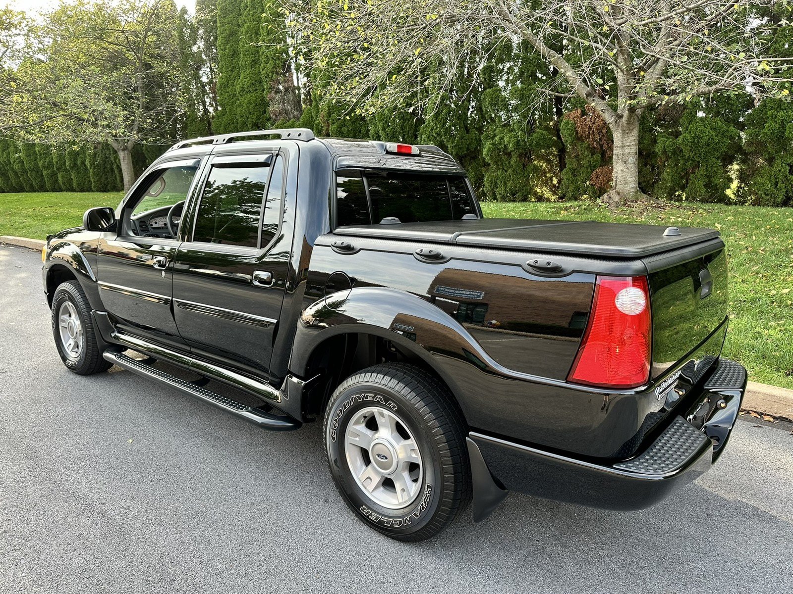 Used 2004 Ford Explorer Sport Trac 4x4 image 29