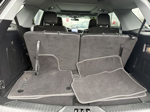 Used 2022 Ford Explorer XLT w/ Equipment Group 202A image 5