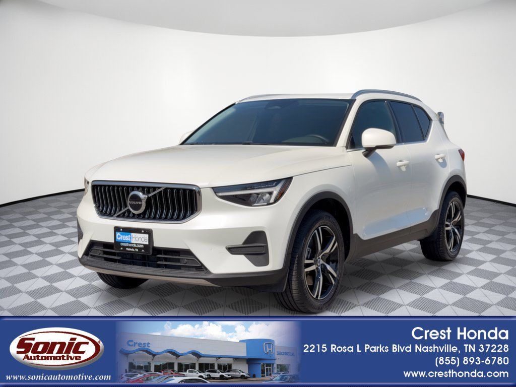 Used 2025 Volvo XC40 B5 Core AWD/4WD image 1