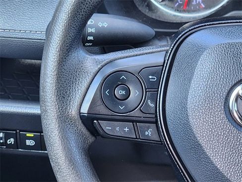 Used 2021 Toyota RAV4 LE image 31