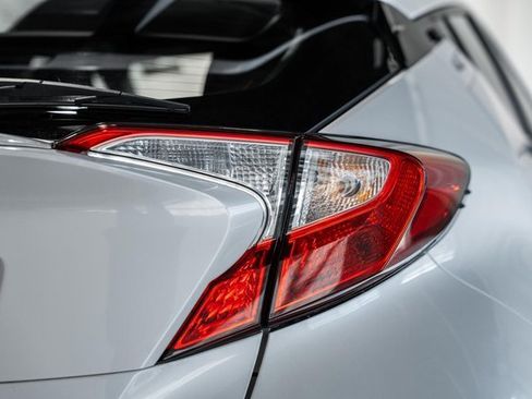 Used 2018 Toyota C-HR XLE image 6