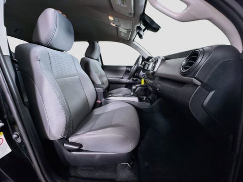 Certified 2019 Toyota Tacoma SR5 AWD/4WD image 29