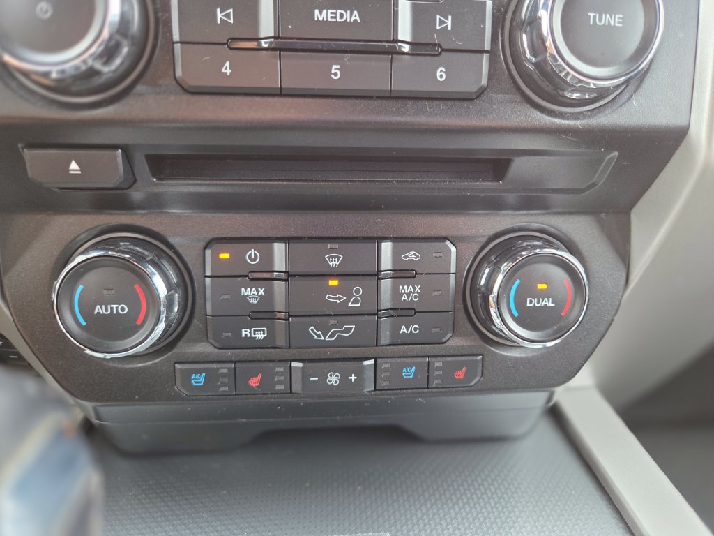 Used 2015 Ford F150 Lariat AWD/4WD image 23