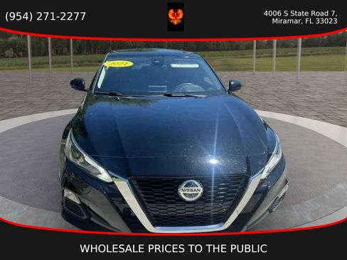 Used 2021 Nissan Altima 2.5 SR w/ SR Premium Package FWD image 2