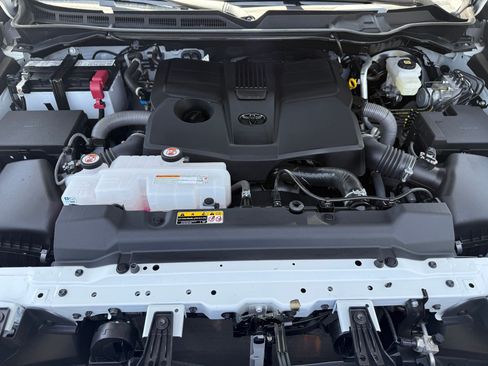 Certified 2025 Toyota Tundra SR5 w/ TRD Off-Road Package AWD/4WD image 32