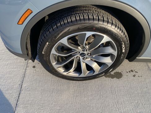 Used 2025 Lincoln Aviator Reserve w/ Illumination Package image 2