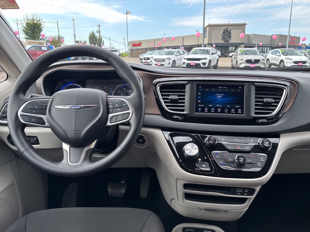 Used 2019 Chrysler Pacifica Touring Plus FWD image 15