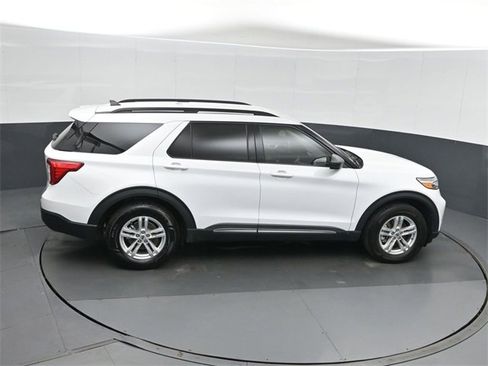 Used 2023 Ford Explorer XLT image 30