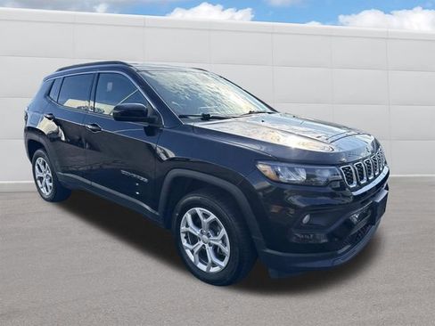 Used 2024 Jeep Compass Latitude image 12