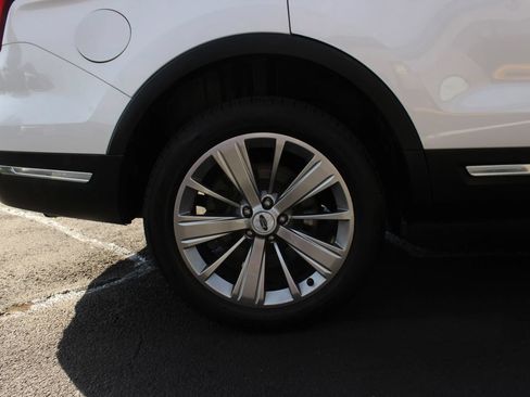 Used 2018 Ford Explorer Limited w/ Equipment Group 301A AWD/4WD image 8