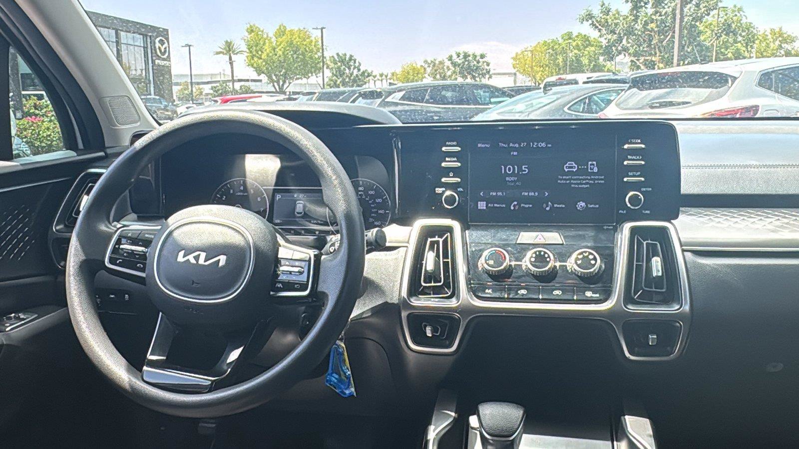 Used 2022 Kia Sorento LX AWD/4WD image 7