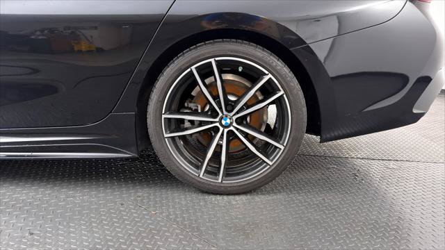 Used 2021 BMW 330i Sedan w/ M Sport Package RWD image 40
