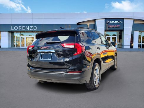 Used 2022 GMC Terrain SLE w/ Driver Convenience Package FWD image 5