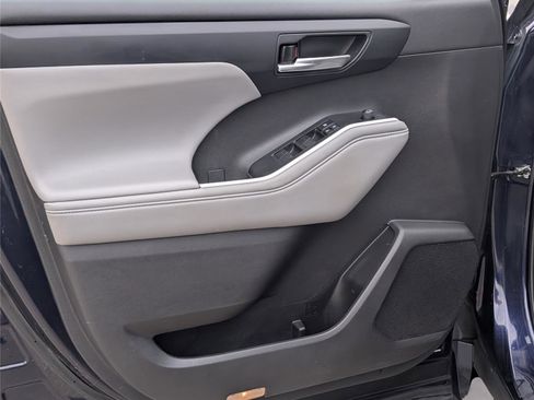 Used 2022 Toyota Highlander XLE image 36