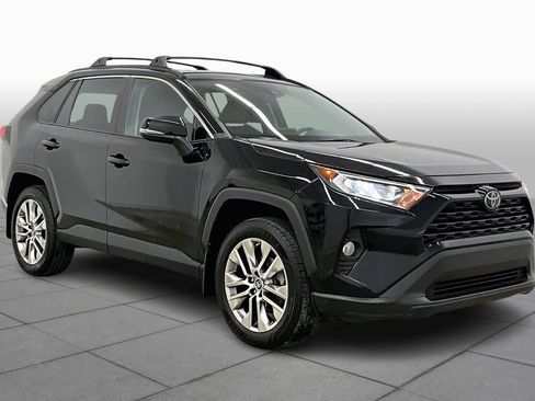Used 2019 Toyota RAV4 XLE Premium image 3