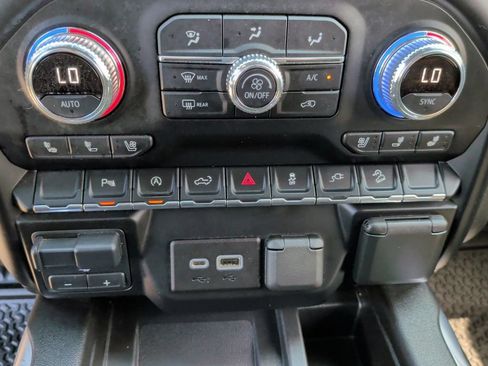 Used 2021 GMC Sierra 1500 AT4 w/ AT4 Premium Package AWD/4WD image 31