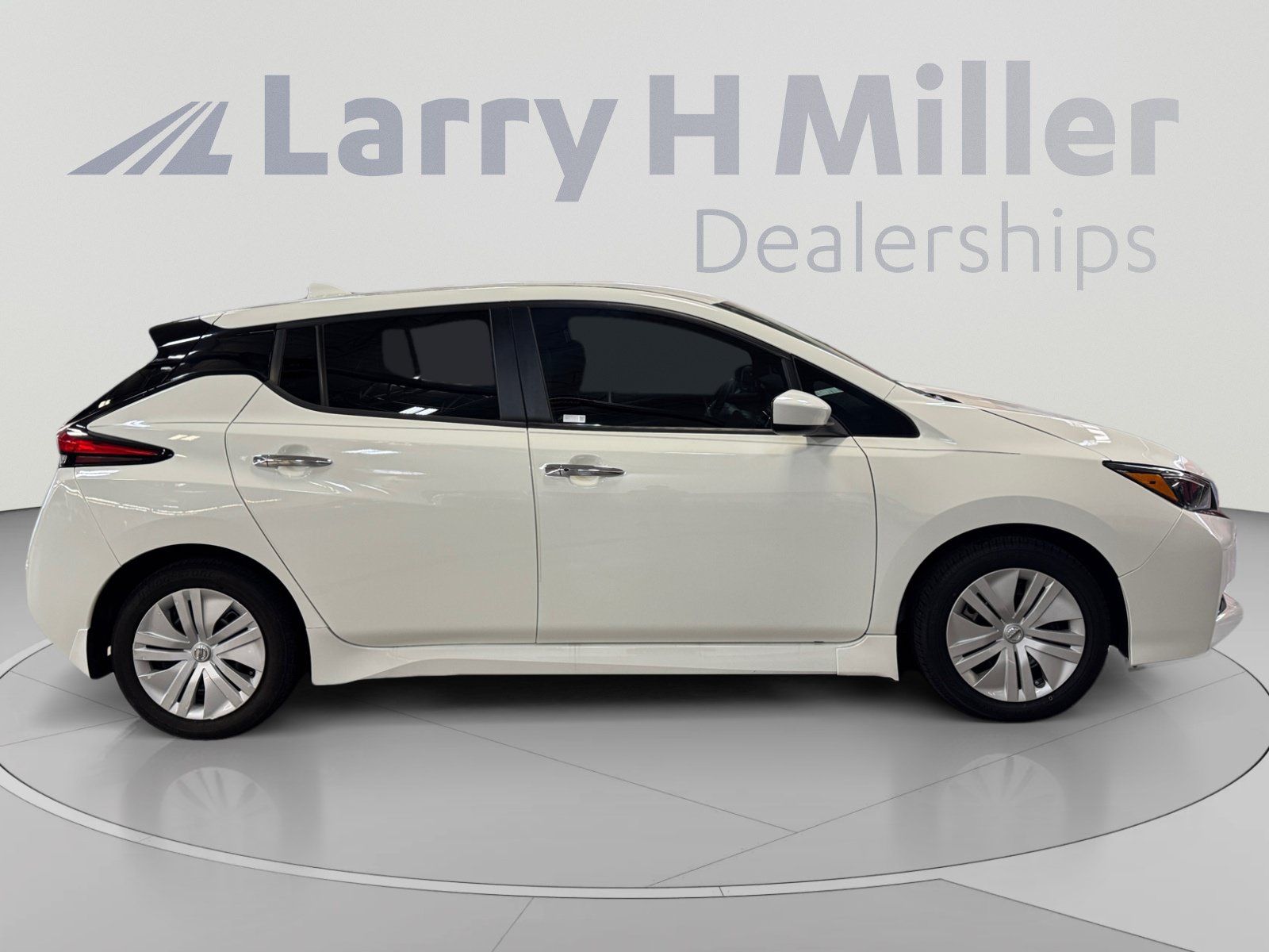 Used 2022 Nissan Leaf S FWD image 6