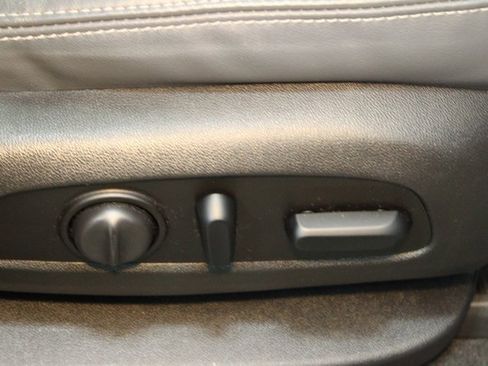 Used 2019 Buick Enclave Essence image 12