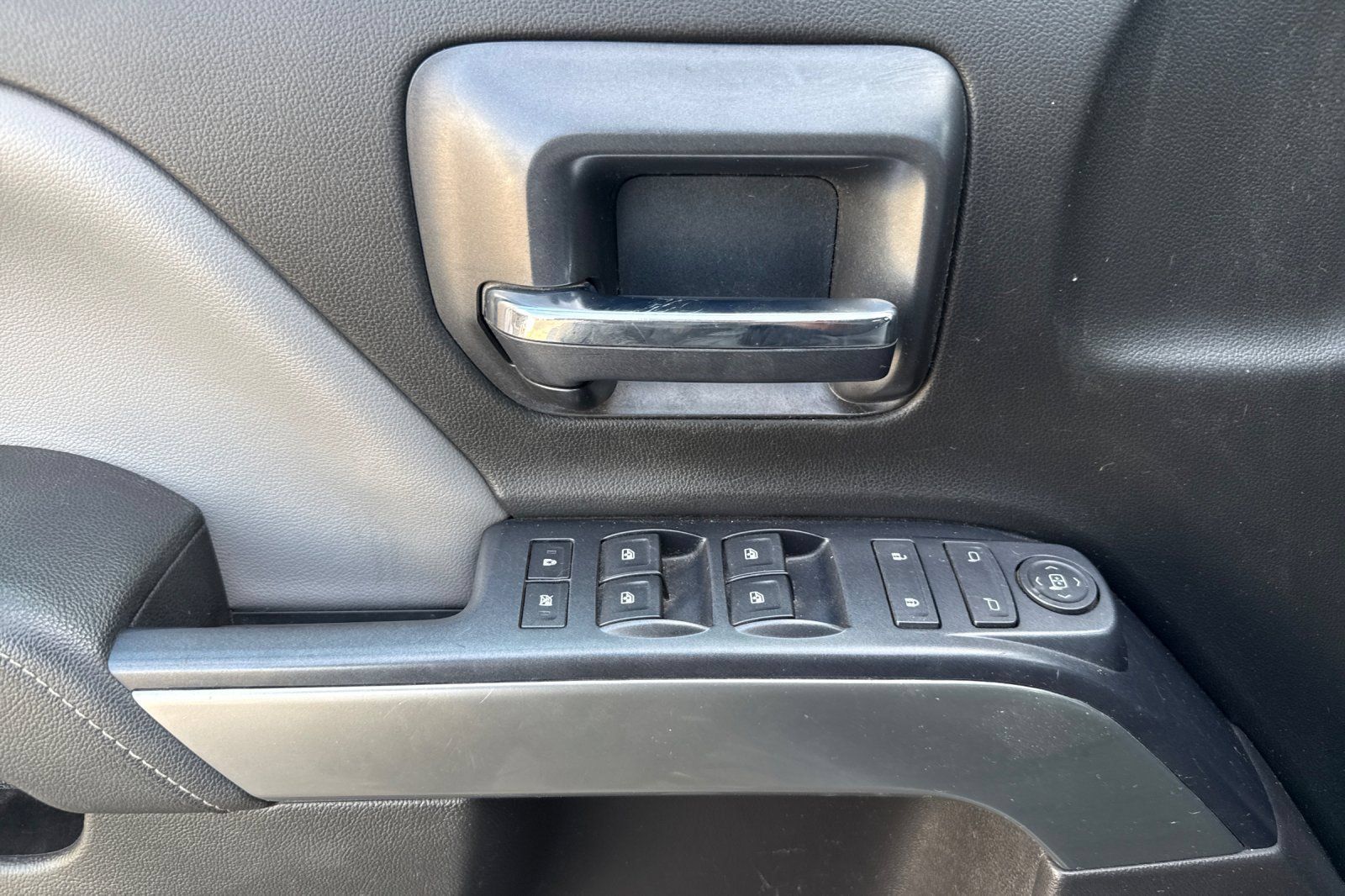 Used 2016 Chevrolet Silverado 1500 LT w/ All Star Edition AWD/4WD image 10