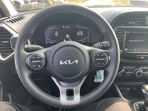 Certified 2023 Kia Soul LX w/ LX Technology Package image 15