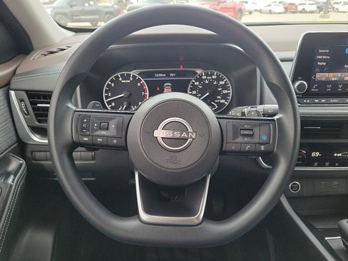 Used 2023 Nissan Rogue SV image 19